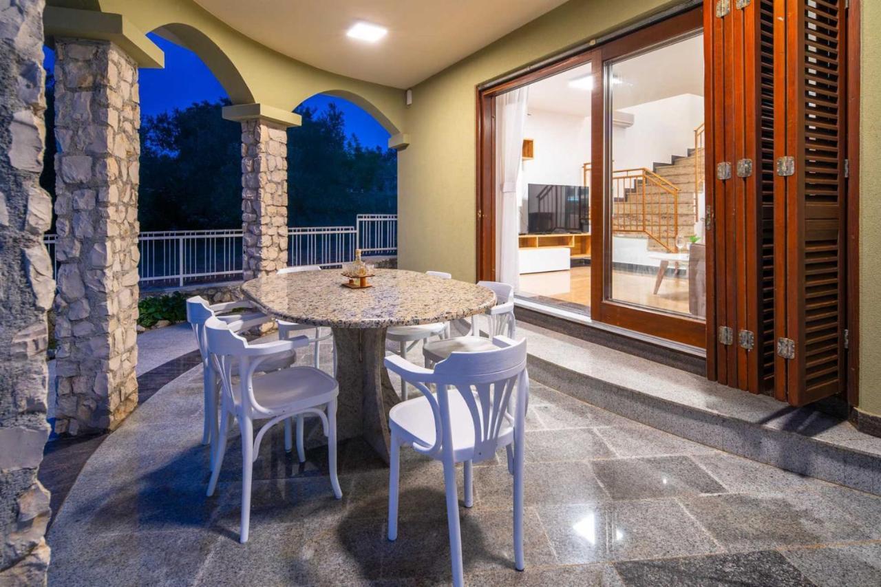 Charming Rea With Heated Pool Sveti Filip i Jakov